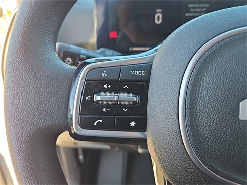 Certified 2025 Kia Sorento LX image 20