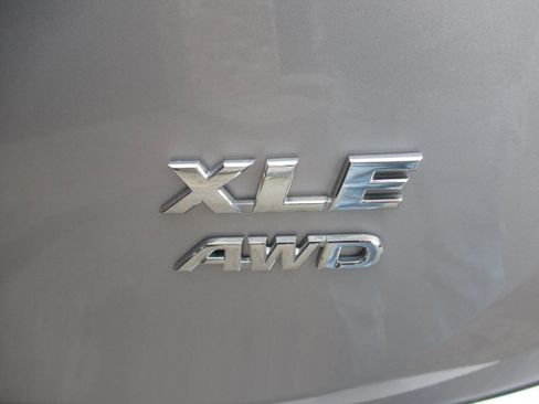 Used 2017 Toyota RAV4 XLE w/ Plus Extra Value Package image 9