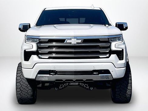 Used 2023 Chevrolet Silverado 1500 High Country w/ High Country Premium Package AWD/4WD image 2