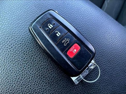 Used 2022 Toyota RAV4 SE w/ Convenience Package AWD/4WD image 35
