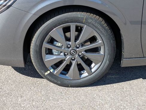 New 2026 Nissan Sentra SL w/ Floor Mat Package FWD image 4