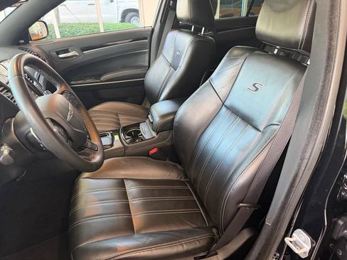 Used 2022 Chrysler 300 S RWD image 5