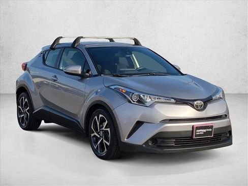Used 2018 Toyota C-HR XLE FWD image 3