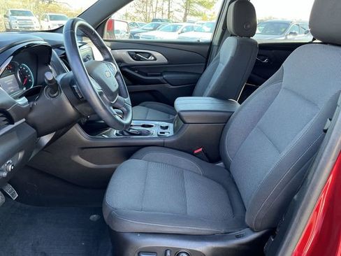 Used 2023 Chevrolet Traverse LT image 15