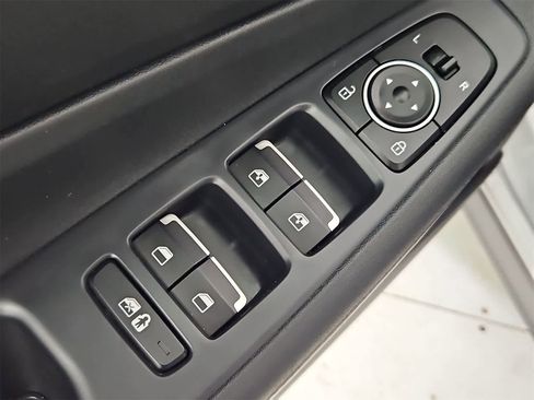 Used 2023 Hyundai Santa Fe SEL image 17