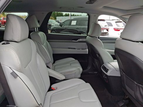 Used 2024 Hyundai Palisade SEL w/ Premium Package image 15
