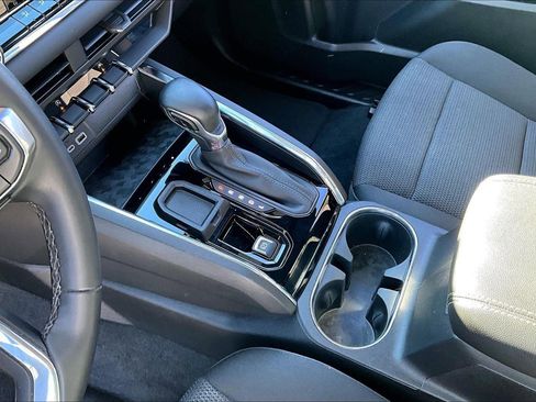 Used 2023 GMC Canyon Elevation image 18