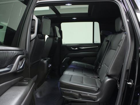 Used 2022 GMC Yukon XL Denali w/ Denali Ultimate Package AWD/4WD image 14