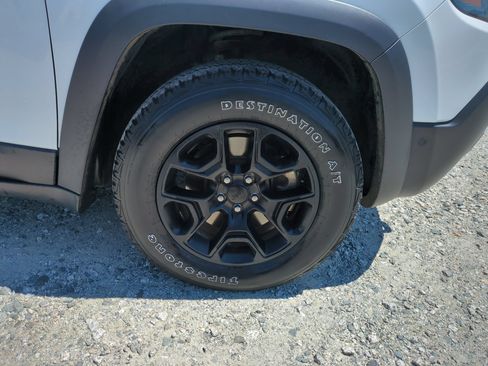 Used 2021 Jeep Cherokee Trailhawk w/ Sun, Sound & Nav Group AWD/4WD image 12