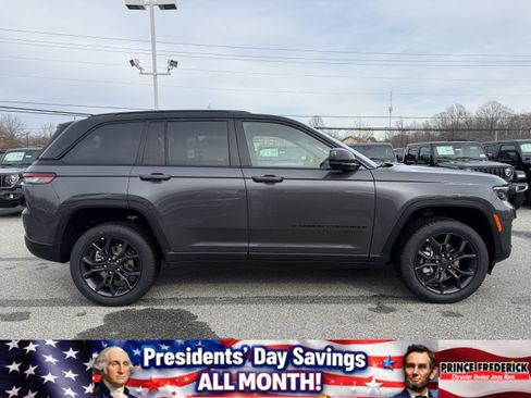 New 2025 Jeep Grand Cherokee Limited image 2