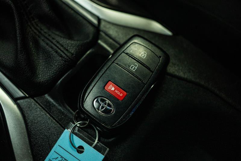 Used 2025 Toyota Corolla Cross LE FWD image 19