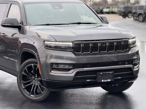 Used 2023 Jeep Grand Wagoneer Series II Obsidian w/ Quick Order Packagew 28T image 5