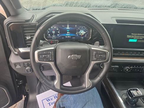 Used 2023 Chevrolet Silverado 1500 LT Trail Boss w/ LT Trail Boss Premium Package AWD/4WD image 11