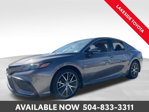 Used 2023 Toyota Camry SE image 1