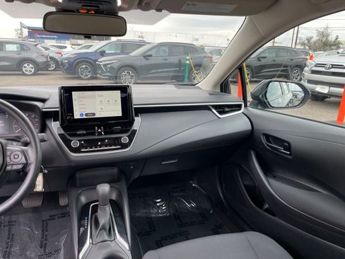 Used 2025 Toyota Corolla LE image 34