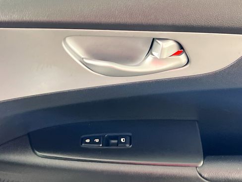 Used 2023 Kia Forte LXS image 31