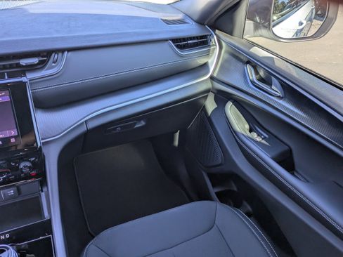 New 2025 Jeep Grand Cherokee L Laredo w/ Luxury Tech Group I AWD/4WD image 19