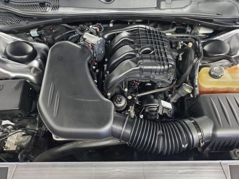 Used 2017 Dodge Challenger SXT image 4