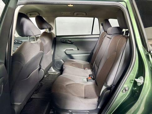 Used 2023 Toyota Highlander L image 19