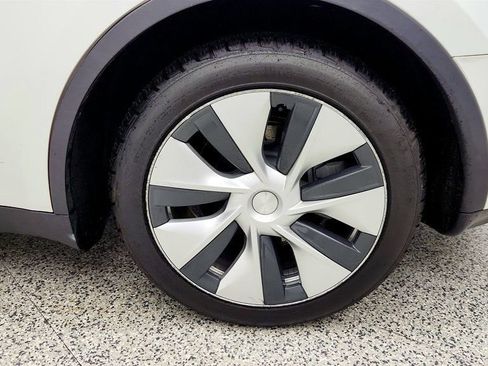 Used 2021 Tesla Model Y Long Range image 9