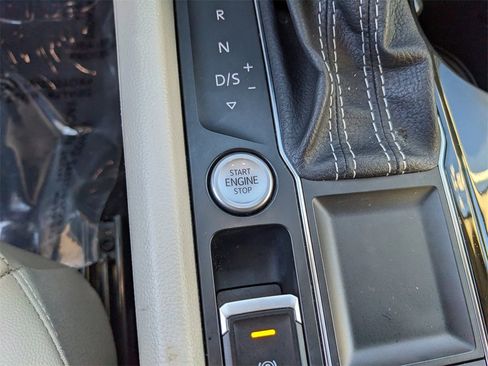 Certified 2022 Volkswagen Atlas SE image 28