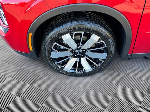 New 2025 Mitsubishi Outlander SE image 35