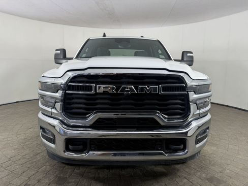 Used 2026 RAM 2500 Big Horn AWD/4WD image 2