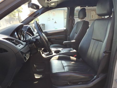 Used 2018 Dodge Grand Caravan GT FWD image 2