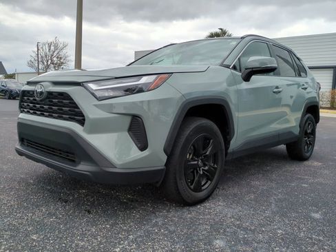 Used 2022 Toyota RAV4 XLE w/ Convenience Package image 8