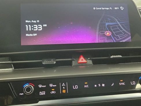 Used 2025 Kia Sportage EX FWD image 25