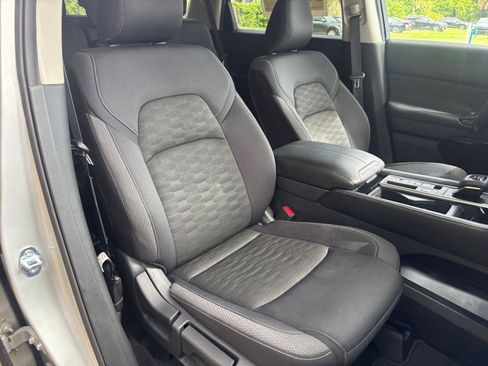 Used 2025 Nissan Pathfinder SV FWD image 39