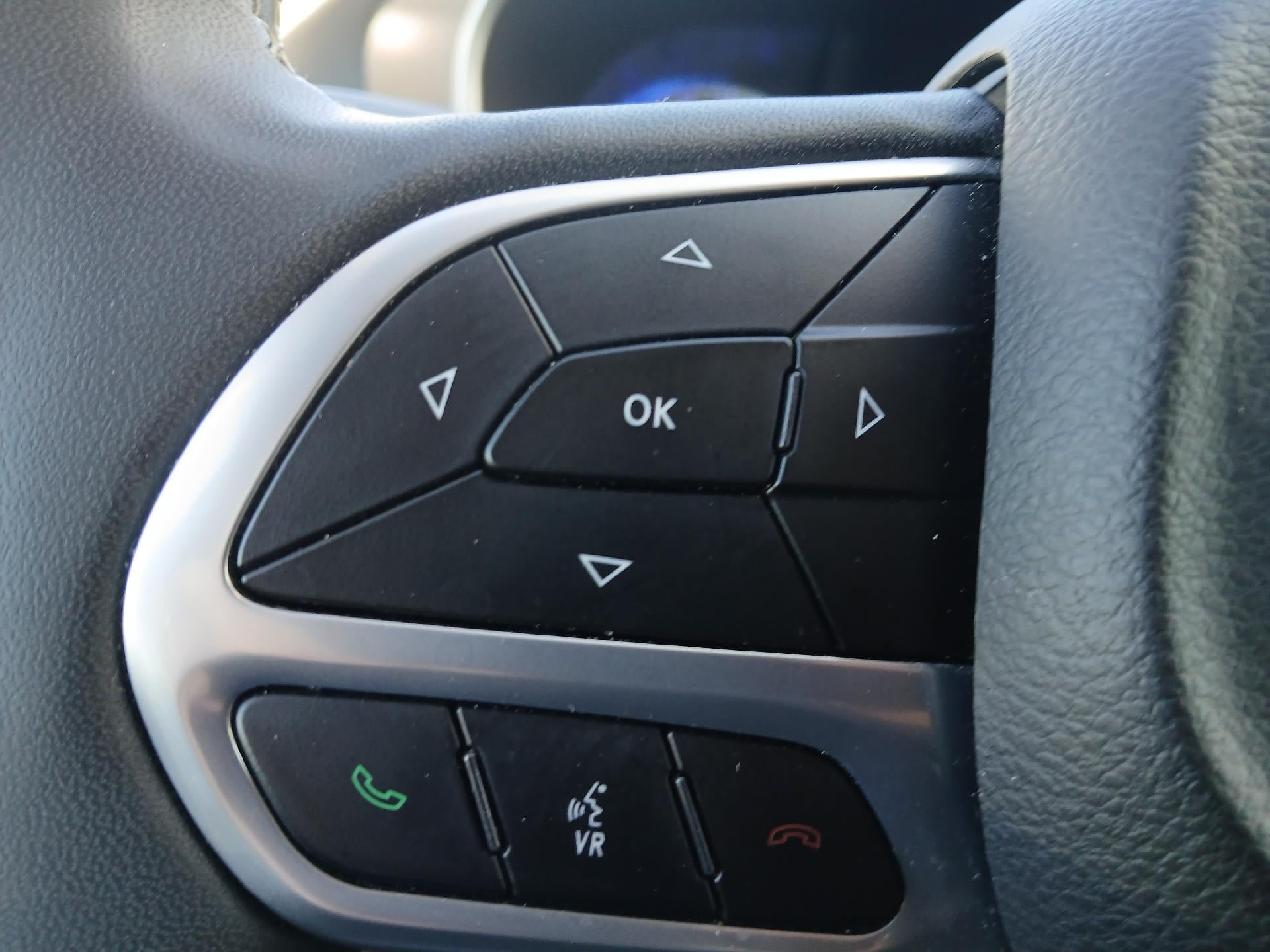 Used 2024 Chrysler Pacifica Touring-L FWD image 27