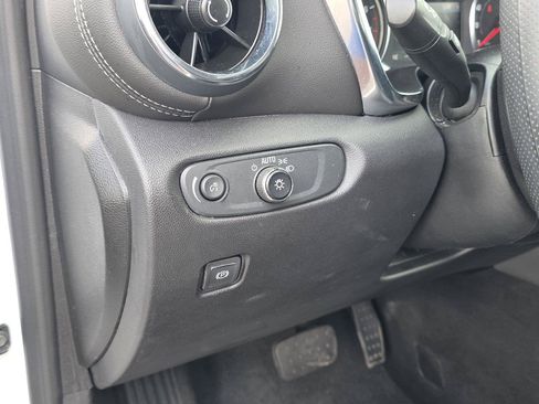Used 2025 Chevrolet Blazer LT FWD image 25