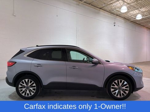 Used 2022 Ford Escape Titanium image 2