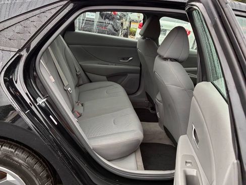 Used 2024 Hyundai Elantra SE FWD image 21