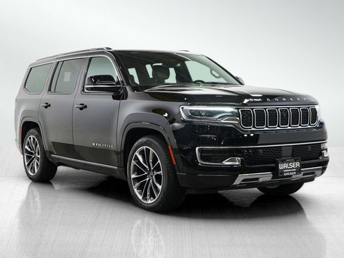 Used 2024 Jeep Wagoneer Series III w/ Premium Group I AWD/4WD image 7