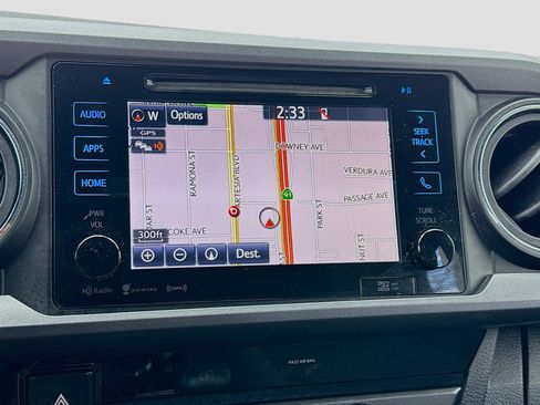 Used 2018 Toyota Tacoma TRD Off-Road w/ Technology Package image 9