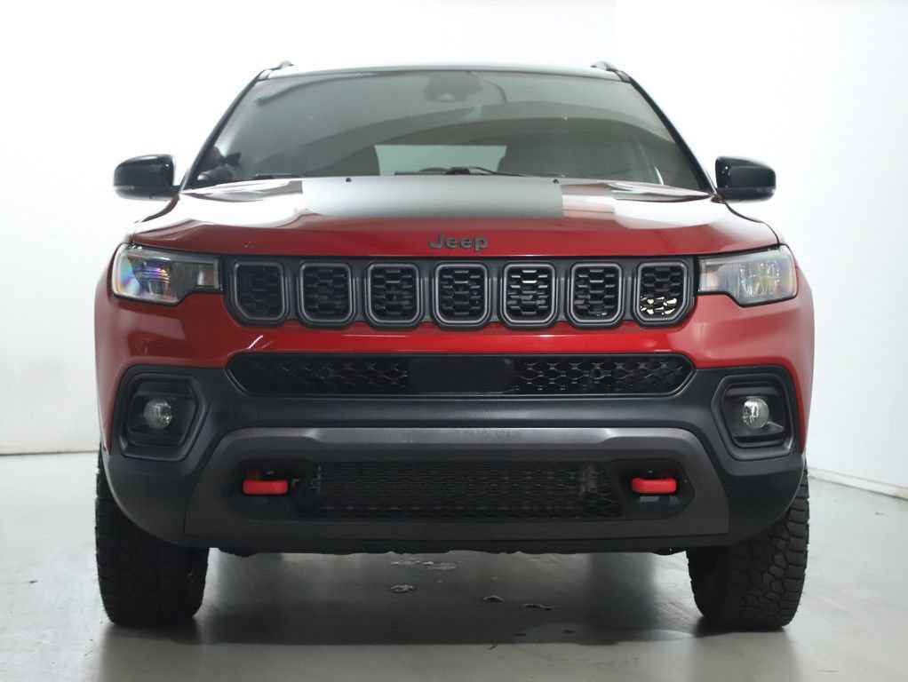 Used 2025 Jeep Compass Trailhawk AWD/4WD image 5