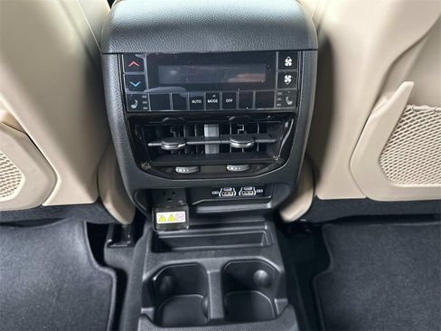 New 2025 Jeep Grand Cherokee L Limited image 12