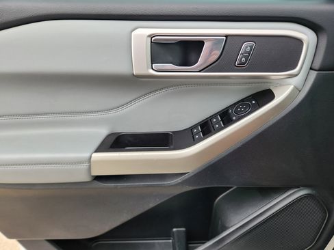 Used 2021 Ford Explorer XLT w/ Equipment Group 202A image 25