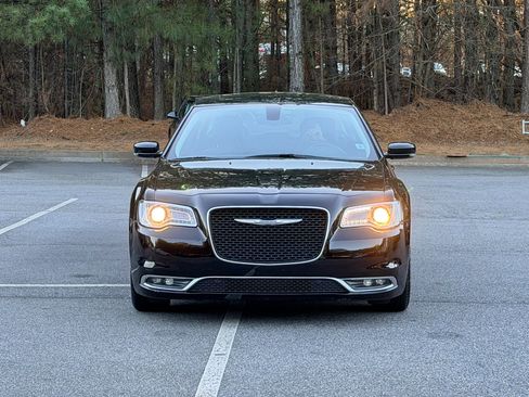 Used 2016 Chrysler 300 Limited image 2
