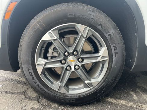 Used 2025 Chevrolet Blazer LT FWD image 32