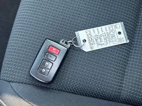 Used 2016 Toyota RAV4 XLE AWD/4WD image 36
