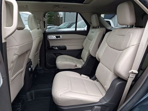 Certified 2023 Ford Explorer Platinum w/ Technology Package image 10