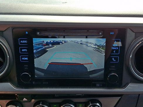 Used 2017 Toyota Tacoma TRD Off-Road w/ Tow Package (A/T) AWD/4WD image 18