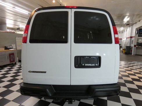 Used 2023 Chevrolet Express 2500 w/ Driver Convenience Package RWD image 5