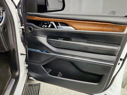 Used 2022 Jeep Grand Wagoneer Series II AWD/4WD image 26