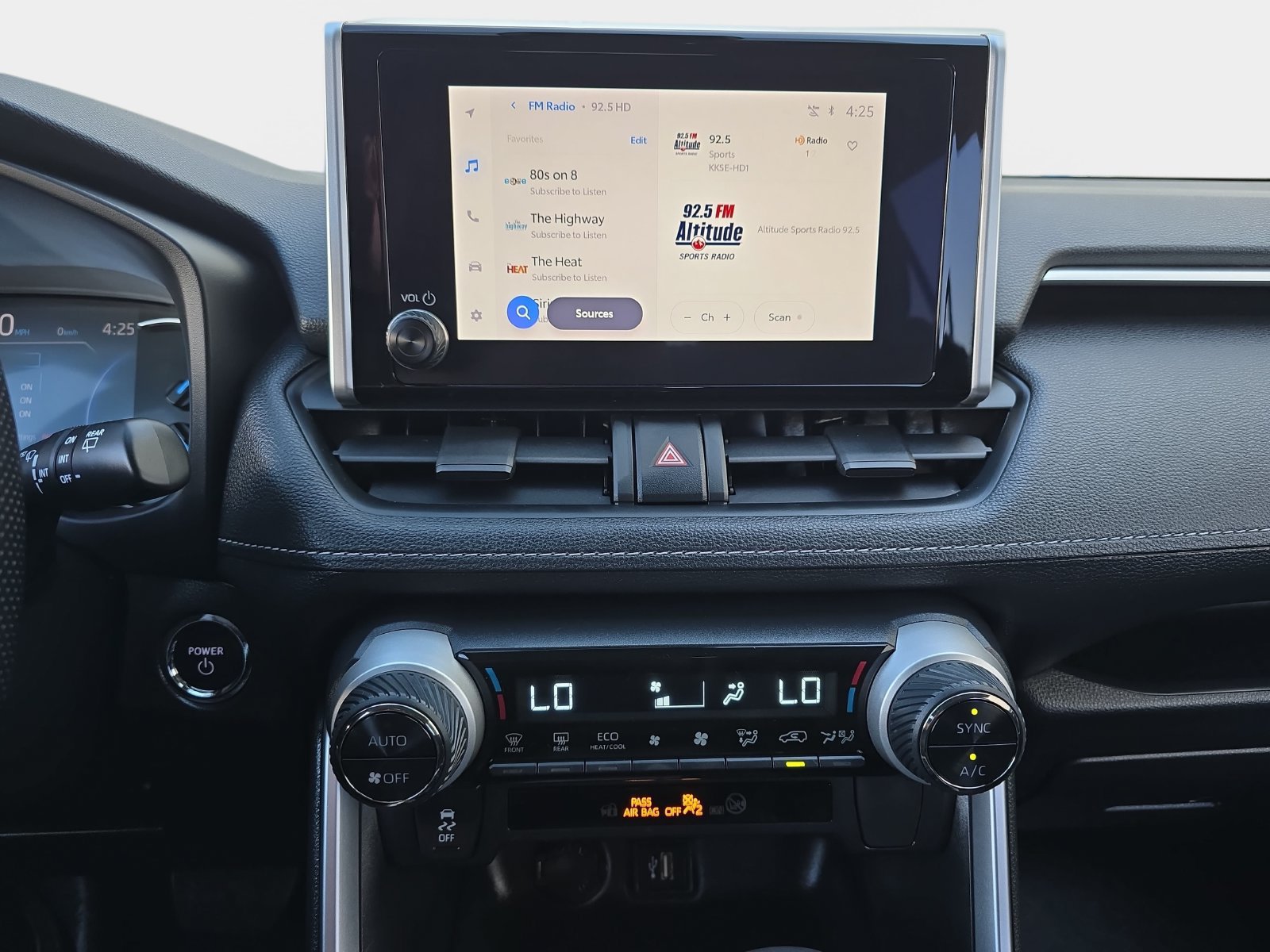 Used 2025 Toyota RAV4 XLE AWD/4WD image 22