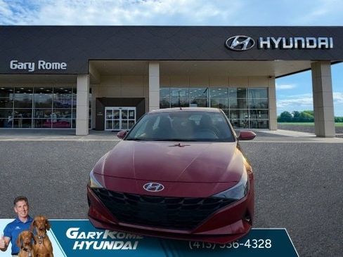 Used 2023 Hyundai Elantra SEL FWD image 2