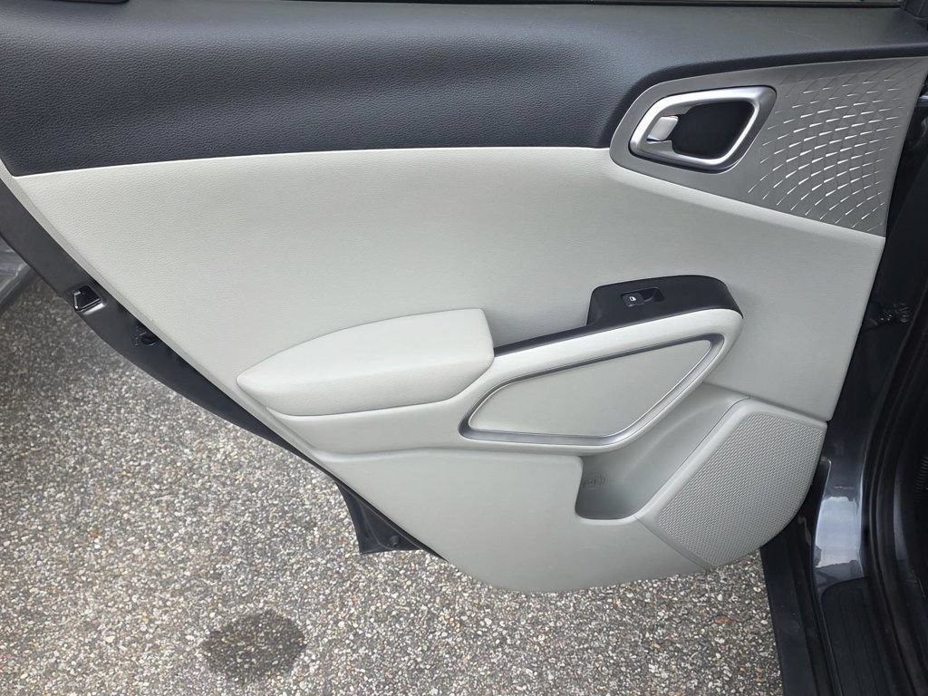 Used 2023 Kia Soul LX w/ LX Technology Package FWD image 26